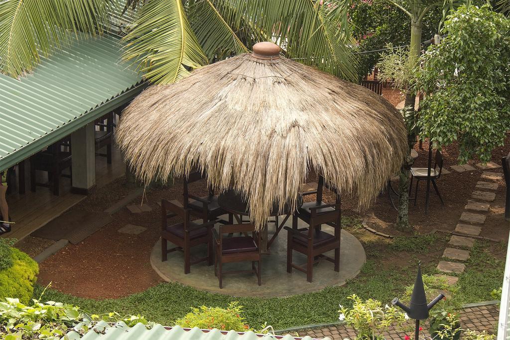 Thumbelina Apartments & Hotel Aluthgama Exterior photo
