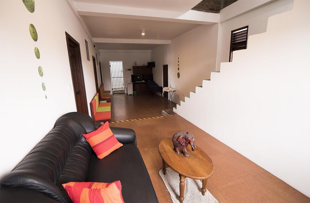 Thumbelina Apartments & Hotel Aluthgama Exterior photo
