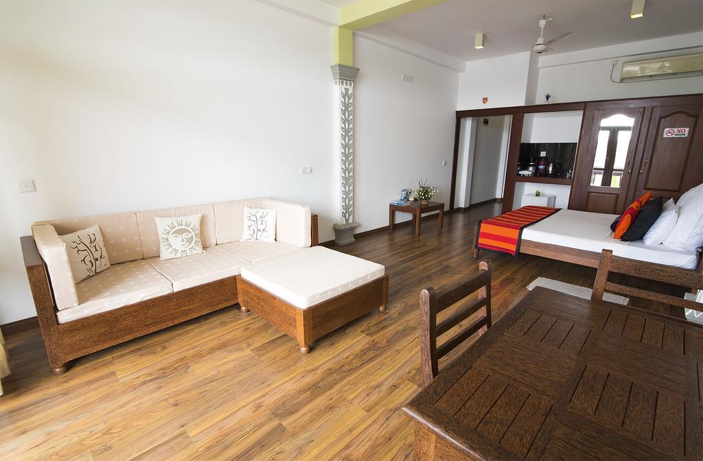 Thumbelina Apartments & Hotel Aluthgama Exterior photo