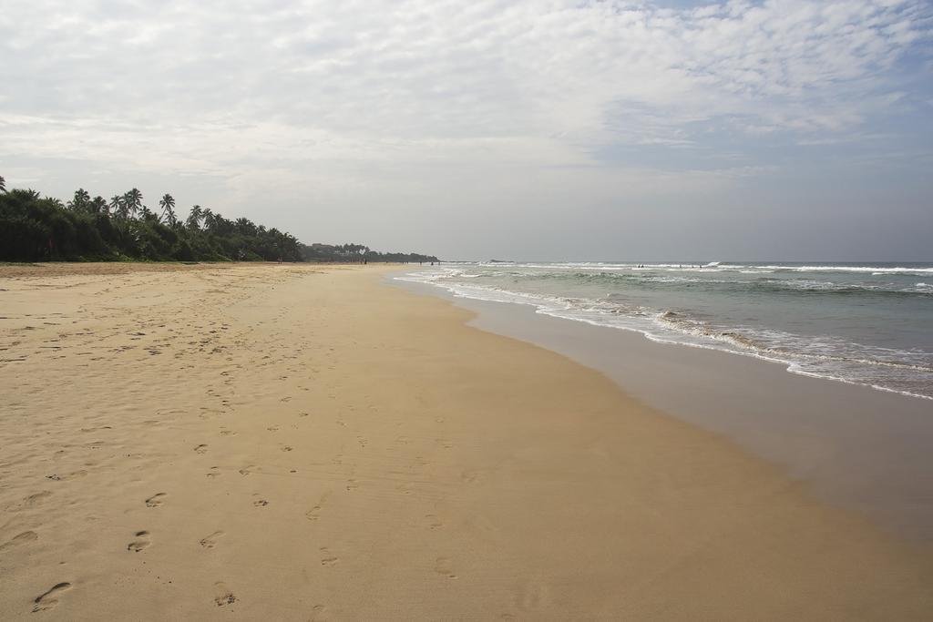 Thumbelina Apartments & Hotel Aluthgama Exterior photo