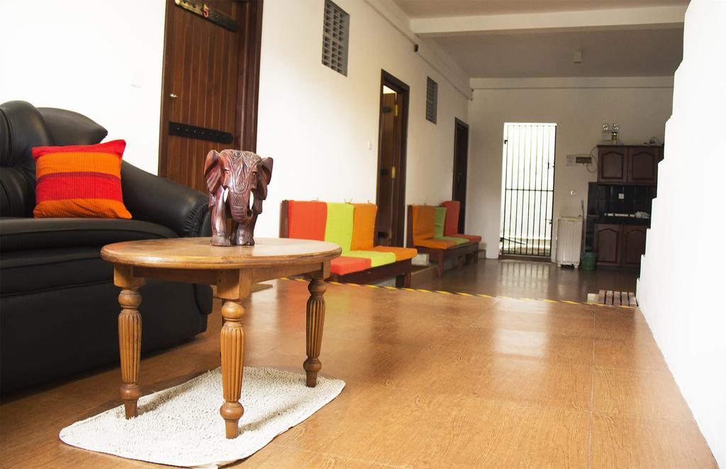 Thumbelina Apartments & Hotel Aluthgama Exterior photo