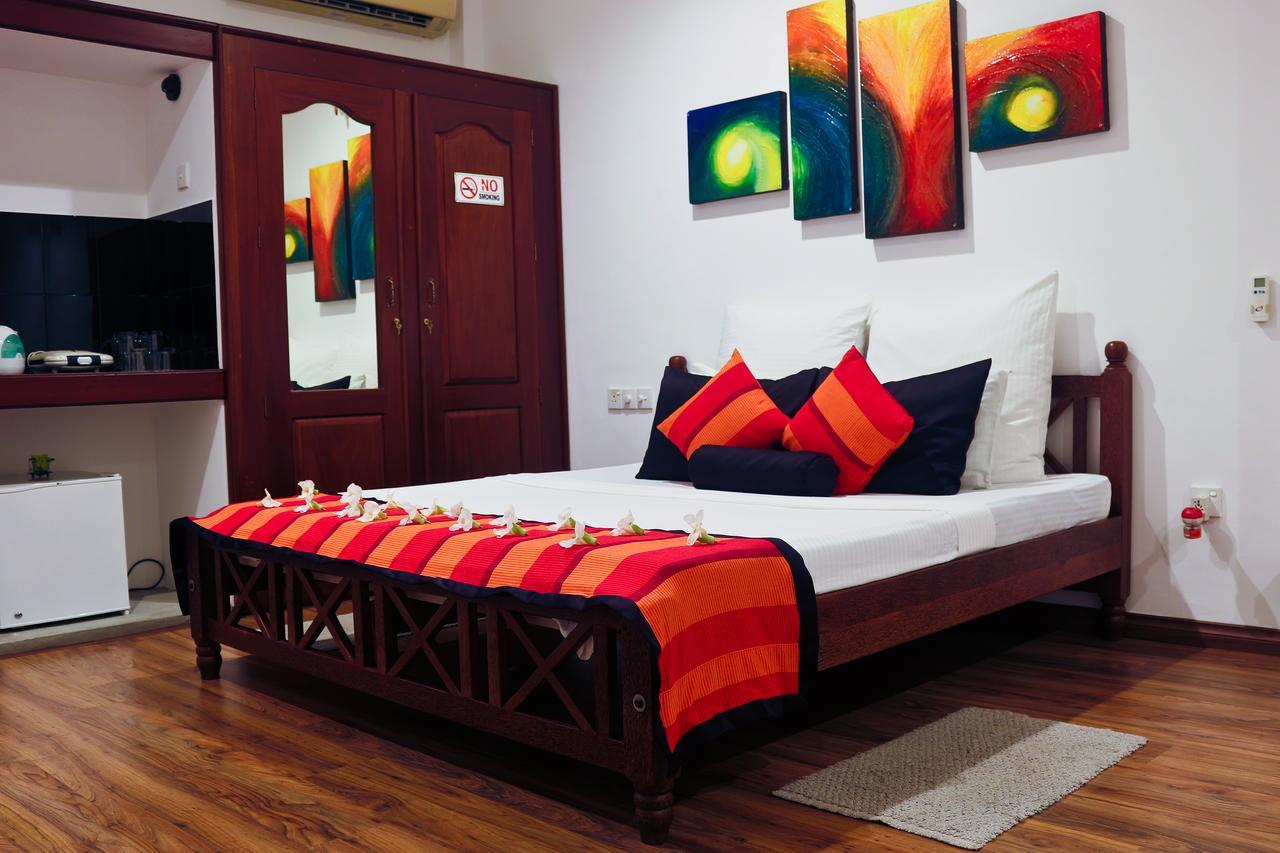 Thumbelina Apartments & Hotel Aluthgama Exterior photo