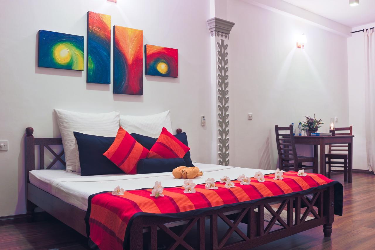 Thumbelina Apartments & Hotel Aluthgama Exterior photo
